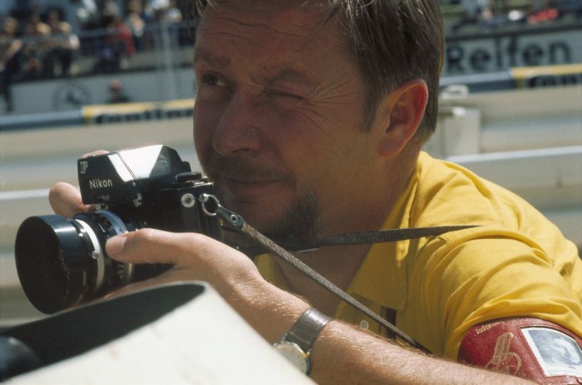 Yves Debraine sur une course automobile, 1970