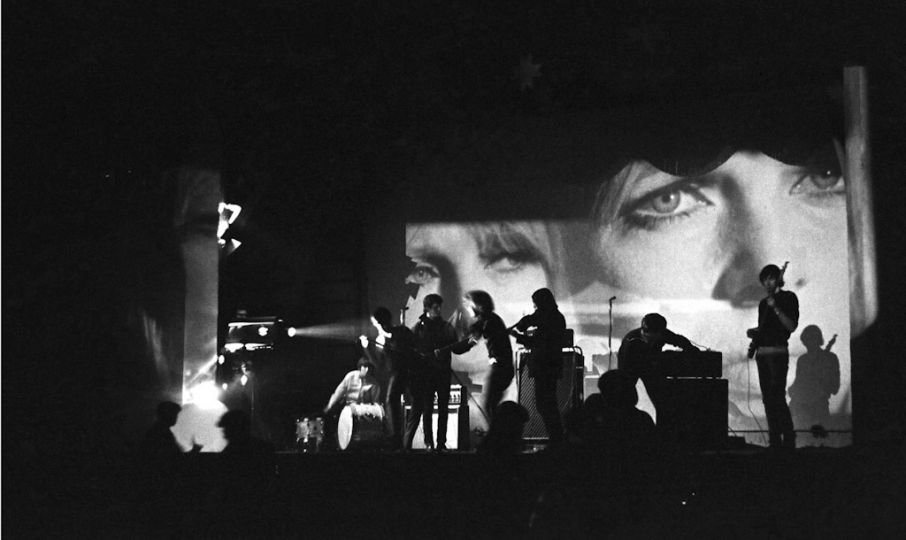 Velvet Underground performing © Steve Schapiro