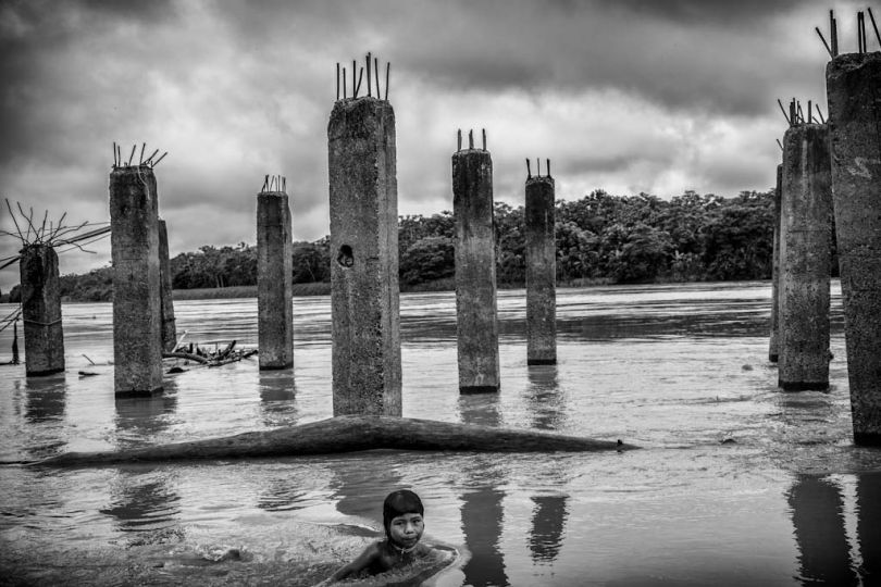July 16, 2013. A child from the indigenous community Embera Catio plays in the ruins of a port in the town on Bella Vista in Chocu221au2265, Colombia. © Juan Arredondo