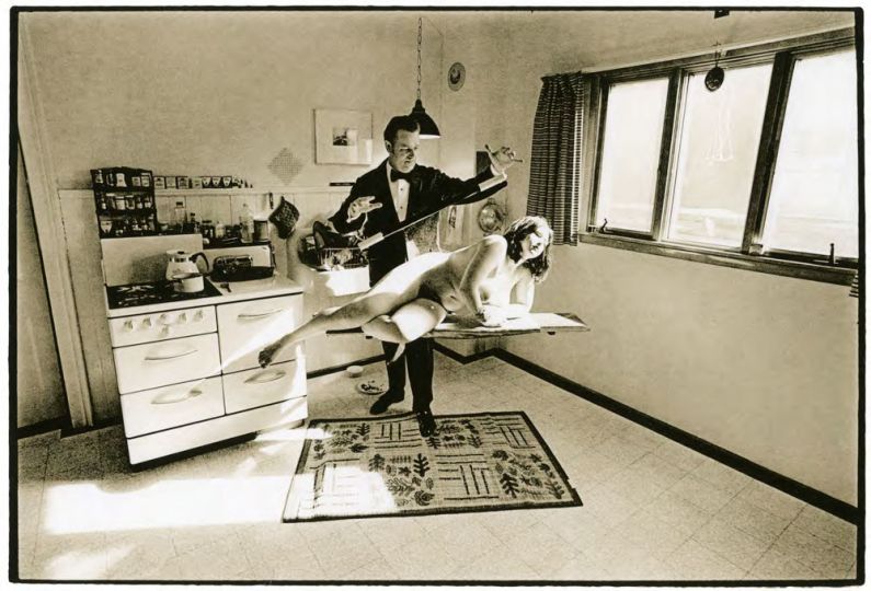 Local Magician Levitating Oversize Wand and Young Woman Kitchen, New York, 1970, vintage, cm 20x25 ca. © Leslie Krims