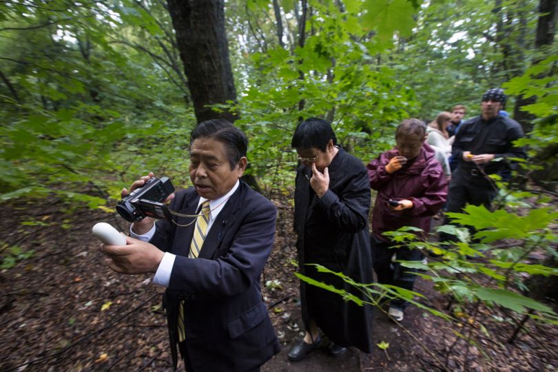 [Kopachi, Ukraine, 2013] Japanese tourists, some from the Fukushima district, photograph and film their Geiger counters while walking through the woods in Kopachi. © Gerd Ludwig / National Geographic Creative / National Geographic Magazinen