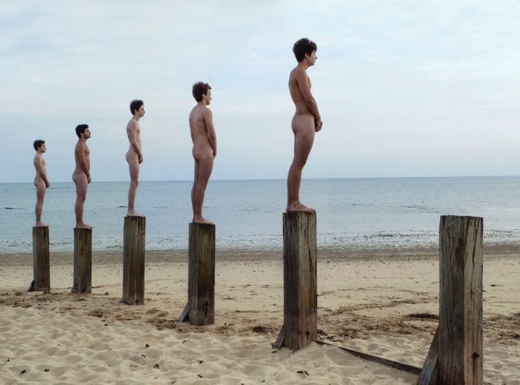 Cinq rêveurs et un piquet photographie 2012 © Agnes Varda