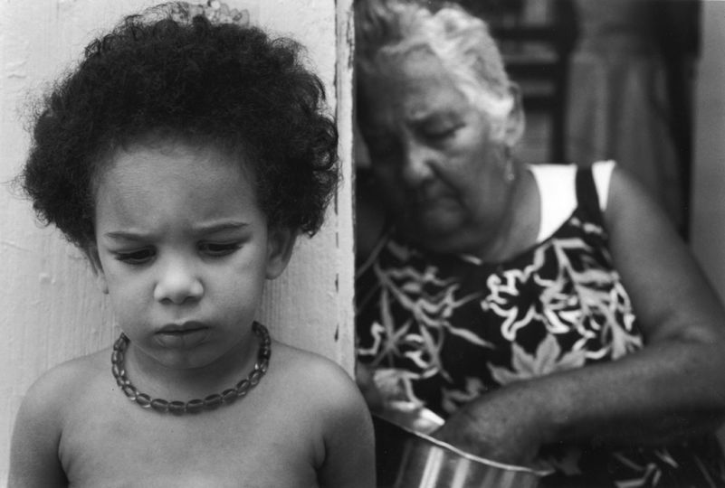 Vieille dame et enfant, Guadeloupe, 1990 © Sabine Weiss