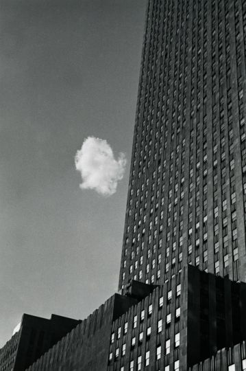 Nuage perdu, New York, 1937. © André Kertész