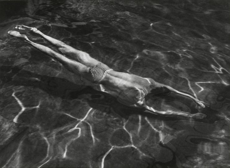 Nageur sous l'eau, Esztergom, Hongrie, 1917. © André Kertész