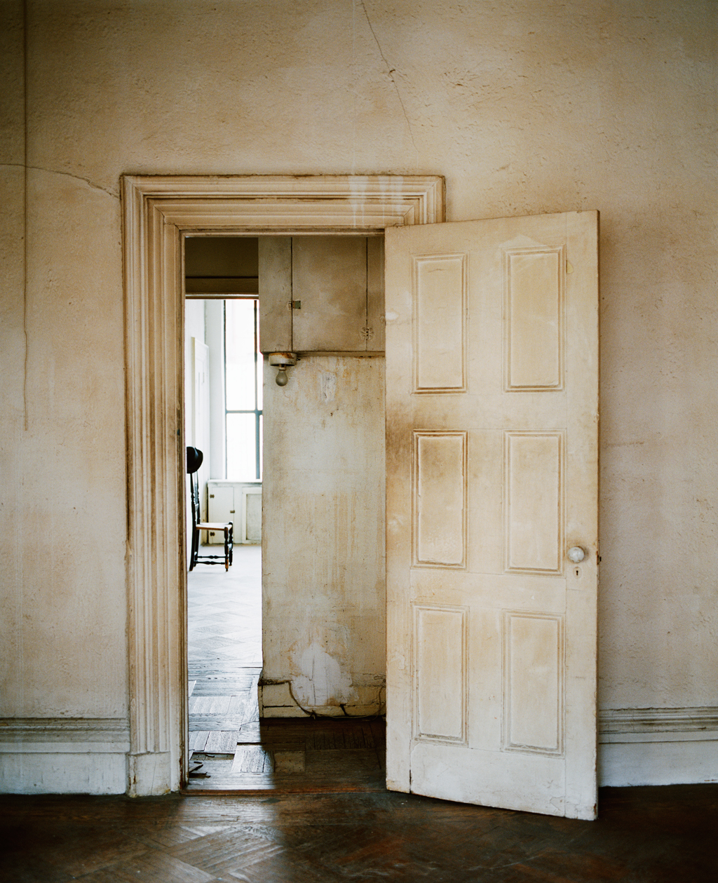 Saul Leiter's home by François Halard - The Eye of Photography