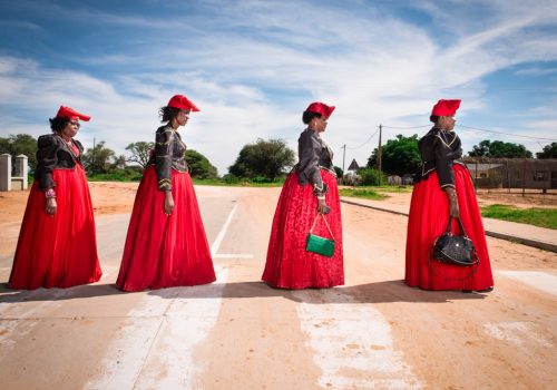 Hereros, Namibie 2017 série Real Portraitik © Stephan Gladieu, courtesy School Galery