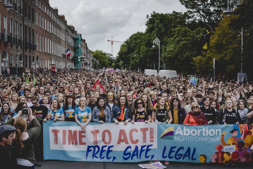 According to the organizers, there was a crowd of 40,000 for the 2017 March for Choice in Dublin, the largest ever for the sixth annual march. September 2017, Dublin, Ireland. Selon les organisateurs, 40 000 personnes ont participé à la « March for Choice » 2017 à Dublin, une foule record pour la sixième édition de cette marche annuelle. Septembre 2017, Dublin, Irlande.© Kasia Stręk / ItemWinner of the Camille Lepage Award 2018 sponsored by the collecting society la Saif* and Association Camille Lepage – On est ensemble