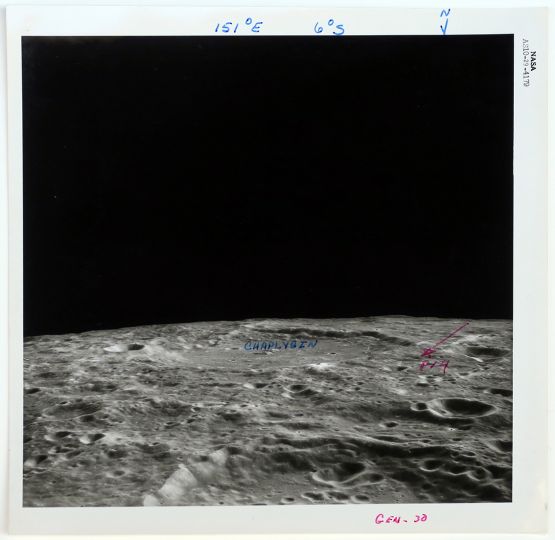 Mission Apollo 10, cratère de Chaplygyn . Provenance : album photographique d‘entrainement pour la mission Apollo 14 commandé par Alan B. Shepard, 1969, Tirage argentique N et B  20x25cm