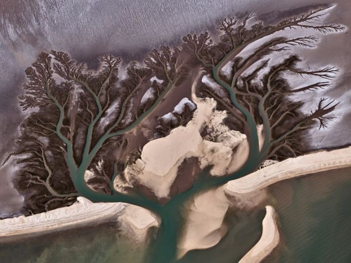 1st Place: Stas Bartnikas, 1st Place winner in State of the World, 1st Place in State of the World/Environmental issues © Stas Bartnikas, Drying river