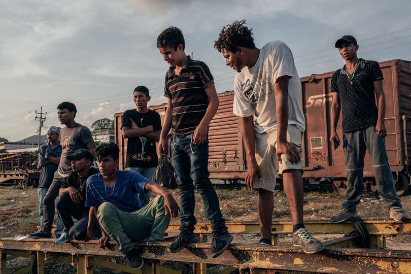 Des migrants Centraméricains attendent le départ du train de marchandise pour continuer leur chemin vers les Etats Unis. 28/03/18 Arriaga, Chiapas, Mexique. - Southern Border © Jeoffrey Guillemard