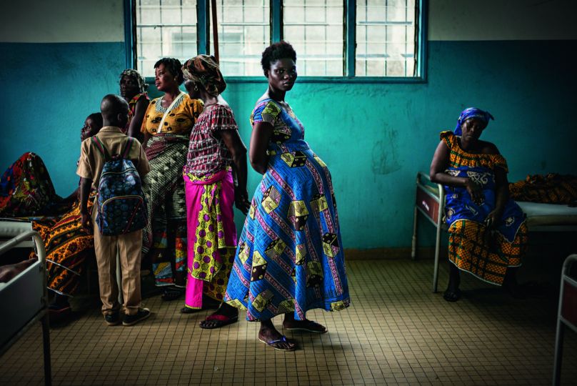 © Guillaume Binet / MYOP pour Action contre la Faim
/
Côte d’Ivoire 2018 - Une femme presque à terme dans le centre de santé de Bocabo. Le nombre de consultation pré-natales (de 57 à 90 %) et d’accouchements assistés (de 60 à 89 %) a considérablement augmenté depuis la mise en place du projet en 2013.
/
Côte d'Ivoire 2018 - A woman almost to term in the health center of Bocabo. The number of pre-natal consultations (57-90%) and assisted deliveries (60-89%) has increased significantly since the project was implemented in 2013.