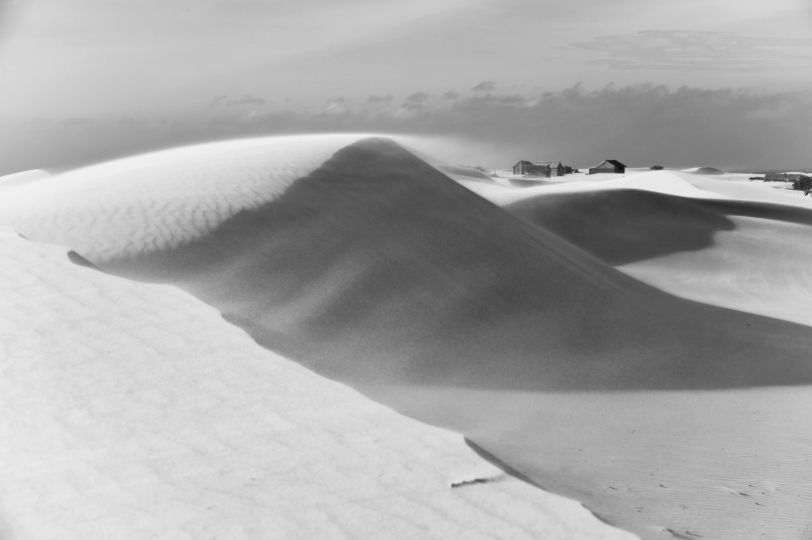 ©Pierrot Men, Le village dans les dunes, Sarodrano, 2009