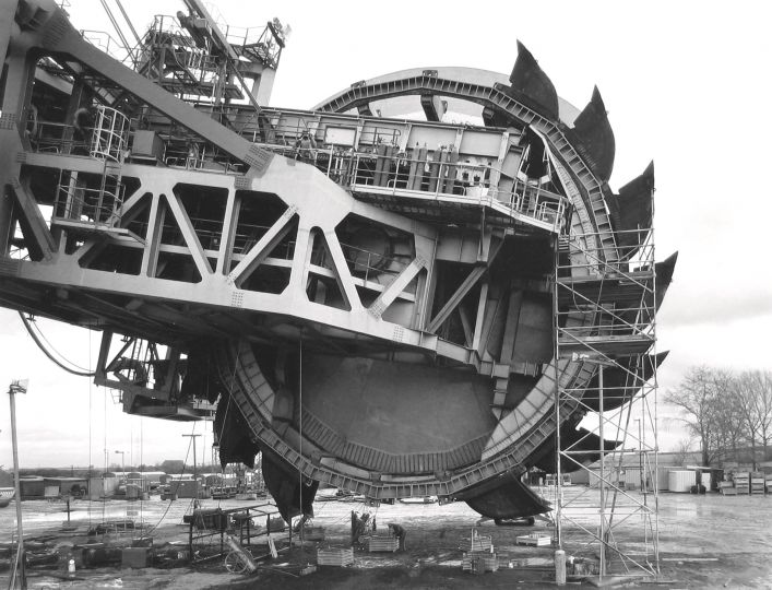 Mining Machinery, Shovel wheel excavator 292 Shovel wheel, 1991 © Claudia Fährenkemper, VG Bild-Kunst, Bonn 2020