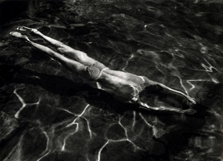 Underwater Swimmer, Esztergom, 1917
© The Estate of André Kertész / courtesy Stephen Bulger Gallery