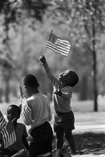 Boys with a Flag, Chicago 1968 ©Laszlo Kondor, all rights reserved