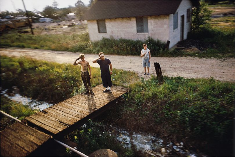 Untitled from the RFK Train Portfolio., 1968 © Paul Fusco - Courtesy James Danziger Gallery / Peter Fetterman Gallery