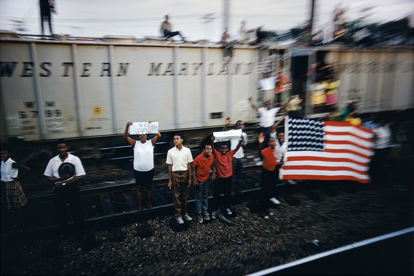 Untitled from the RFK Train Portfolio., 1968 © Paul Fusco - Courtesy James Danziger Gallery / Peter Fetterman Gallery