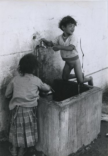 Les Saintes-Maries-de-la-mer, 1960 © Sabine Weiss – Courtesy Les Douches la Galerie