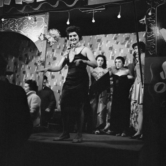 Travestis, Pigalle, 1959 © Sabine Weiss