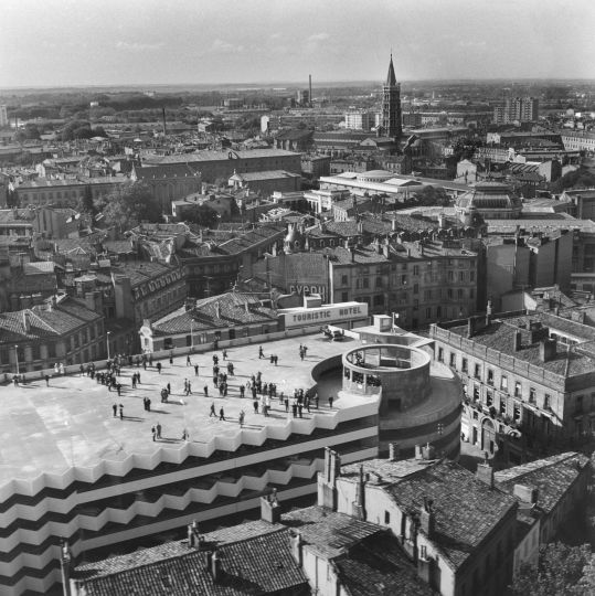 Inauguration du marché-parking-héliport Victor-Hugo, 1959