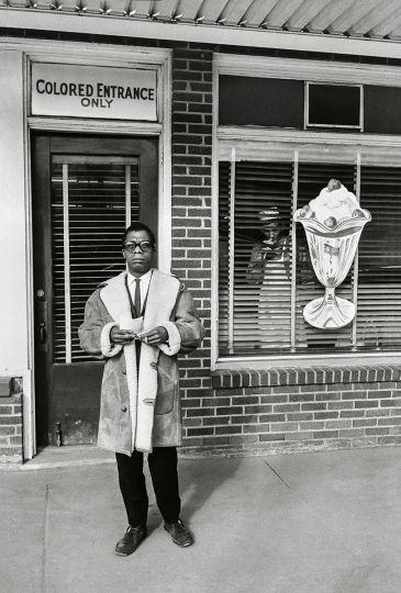 James Baldwin, Colored Entrance Only, New Orleans, 1963 © Steve Schapiro - courtesy of Fahey/Klein Gallery, Los Angeles