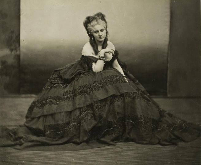 The Countess of Castiglione in collaboration with Pierre-Louis Pierson - La Comtesse de Castiglione, 1861-1867 - Courtesy James Hyman Gallery