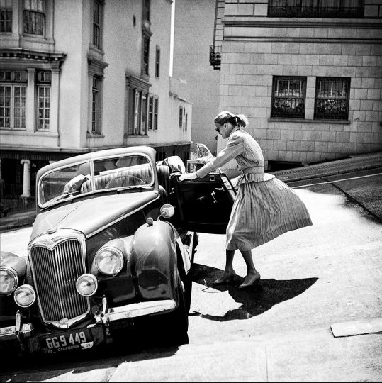 Anne with Riley, Parking on the steep hill just below the Mark Hopkins Hotel, 1940-50's © Fred Lyon - Courtesy Peter Fetterman Gallery