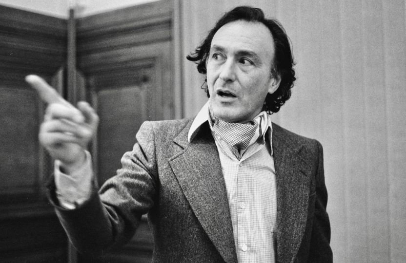 William Klein lors de son exposition, Fondation de la Photographie, Lyon 1978 © Jacques Revon