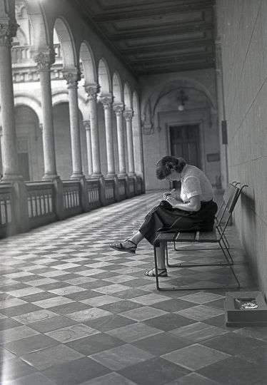 Université de Barcelone, ca. 1950 © Jacques Léonard. Archives Famille Jacques Léonard/Photographic Social Vision.