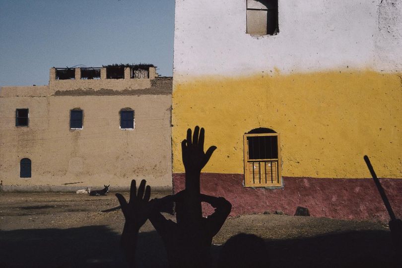 10. Harry Gruyaert, EGYPTe, Al Qarnah, Vallée des Rois, 1987, 33 x 48 cm © Harry Gruyaert / Magnum Photos - Courtesy of the artist and LE BAL