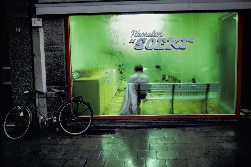Harry Gruyaert, BELGIQUE, Anvers, 1988, 31,5 x 47,5 cm © Harry Gruyaert / Magnum Photos - Courtesy of the artist and LE BAL