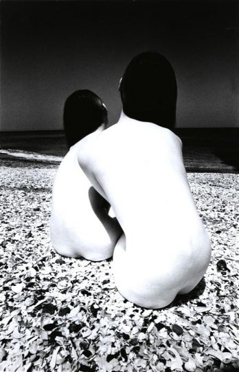 Kishin Shinoyama - Untitled (from the Twin series), 1969© Kishin Shinoyama – Courtesy of Steven Kasher Gallery