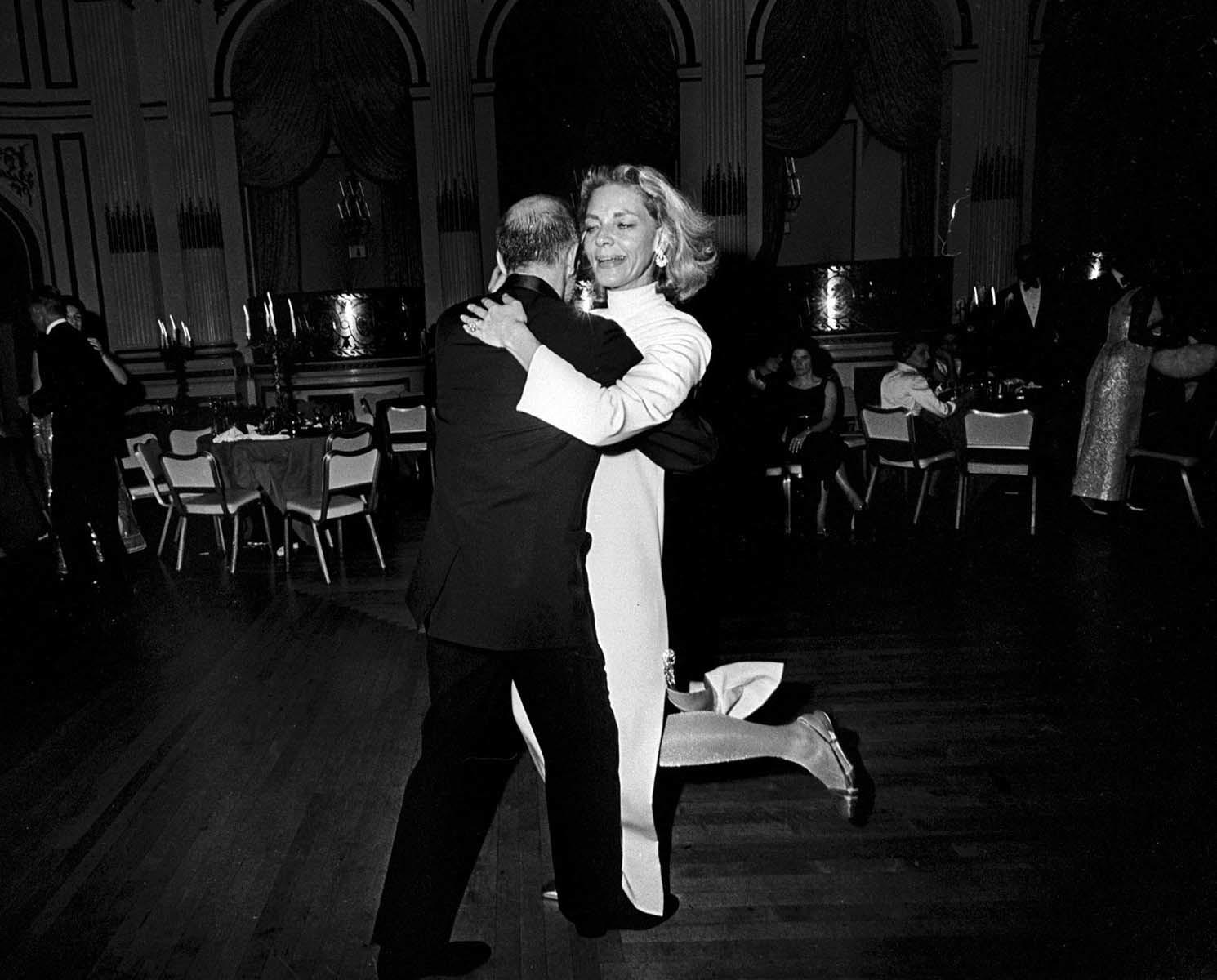 Holden Luntz Gallery Harry Benson Le Bal Noir et Blanc de