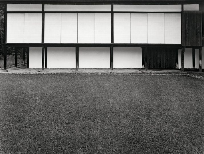 Katsura Imperial Villa, The New Palace and lawn, 1954, gelatin silver print © Kochi Prefecture, Ishimoto Yasuhiro Photo Center