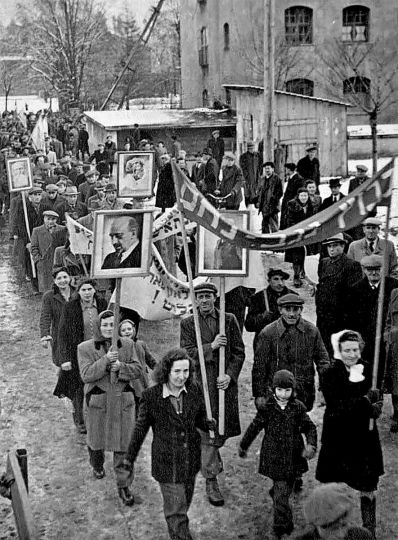 10.10 Unknown photographer. Unrestricted Immigration Demonstration. Variable dimensions. Gelatin silver print. Vad Vashem, Jerusalem, Israel.