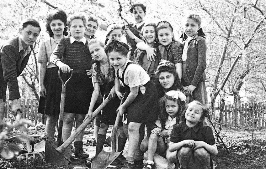 10.14 Unknown photographer. A group of children work in the garden of the Stuttgart displaced persons’ camp, Stuttgart, [Wuerttemberg] Germany, 1946-1949. United States Holocaust Memorial Museum, Washington, DC, courtesy of Larry Warick.