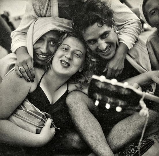 10.22 Sid Grossman. Coney Island, 1947. 7-7/8 x 8 inches. Gelatin silver print. Howard Greenberg Gallery, NY.