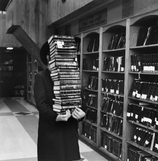 Books. 770 Lubavitch of Brooklyn © Sacha Goldberger - Courtesy of the artist