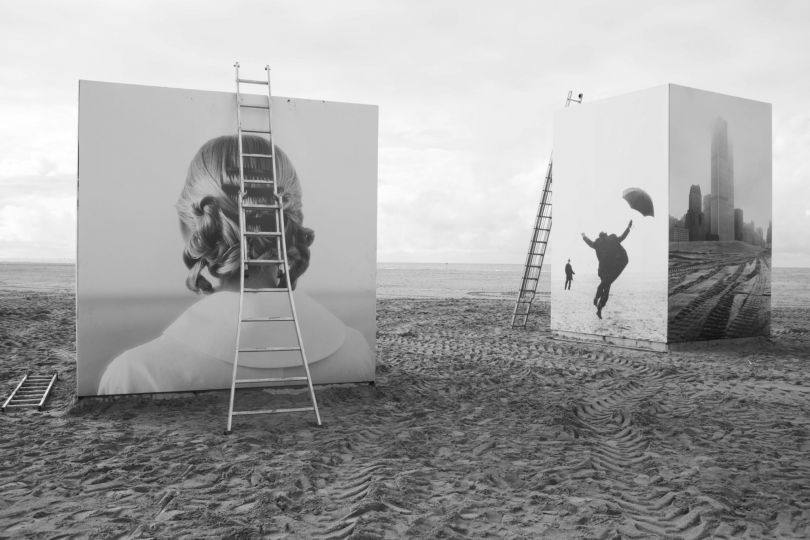 Montage de l'exposition Dominique Issermann, Niveau Zéro, Planches Contact 2024 @ Ollivier Hersart