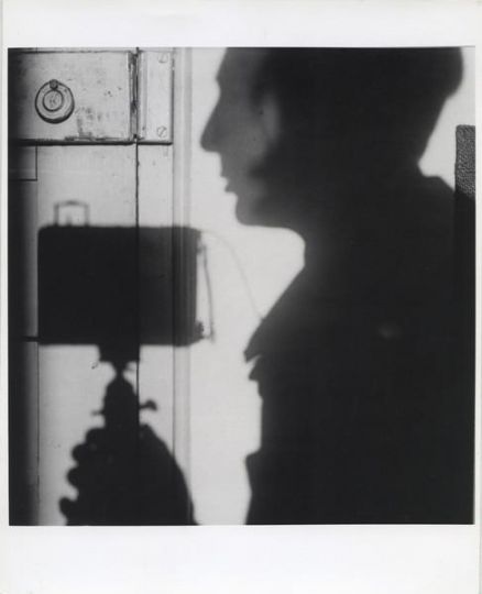 Autoritratto, Parigi | Self-Portrait, Paris - 1927/1967 © Museo commemorativo André Kertész, Szigetbecse, Ungheria | Courtesy of André Kertész Memorial Museum, Szigetbecse, Hungary