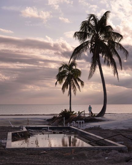 Anastasia Samoylova, 'Destroyed House', Ft. Myers Beach, Florida, 2023, de la série 'Transformations', en cours © Anastasia Samoylova