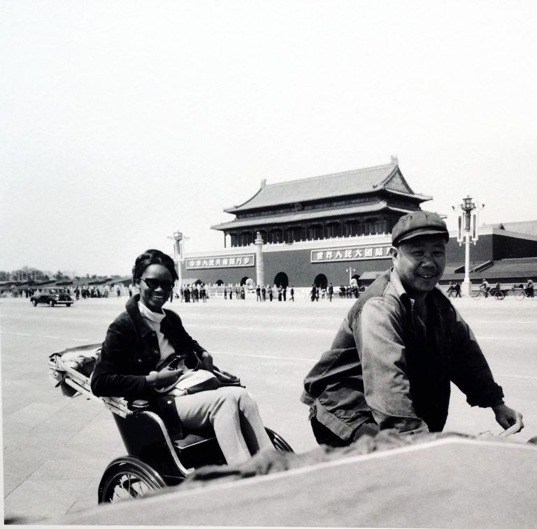 Barbara Chase-Riboud, la petite histoire derrière une grande photo de Marc Riboud par Jean Loh