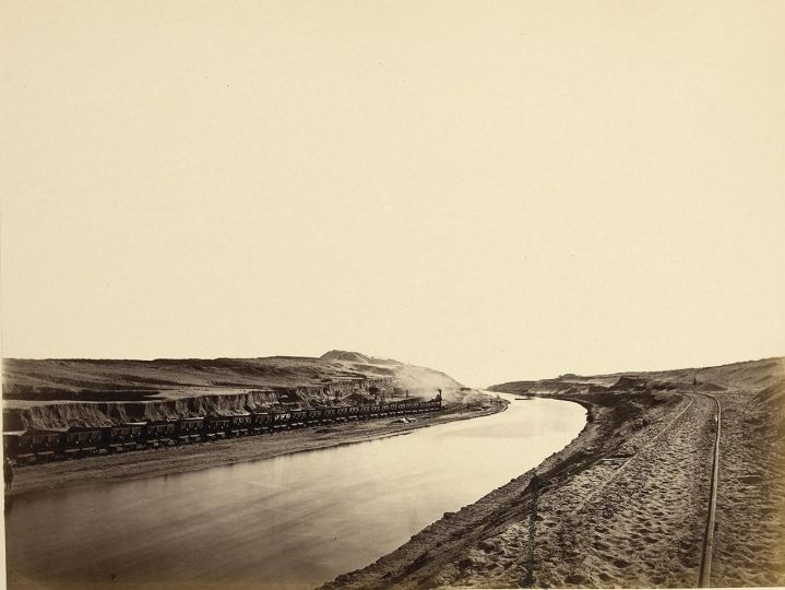 Louis Robert Cuvier
Chantier d’Asie (amont), Kil.73, 1866
épreuve sur papier albuminé à partir d’un négatif verre au collodion H. 19,7 ; L. 26,1 cm.
Collection Musée d’Orsay Achat, 1991
© photo : Musée d’Orsay, Dist. RMN-Grand Palais / Alexis Brandt

