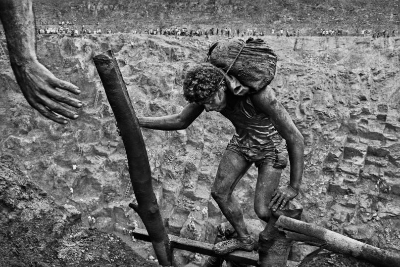 Sebastião Salgado, Mine d’or de Serra Pelada, État de Pará, Brésil, 1986, Collection MEP, Paris. © Sebastião Salgado