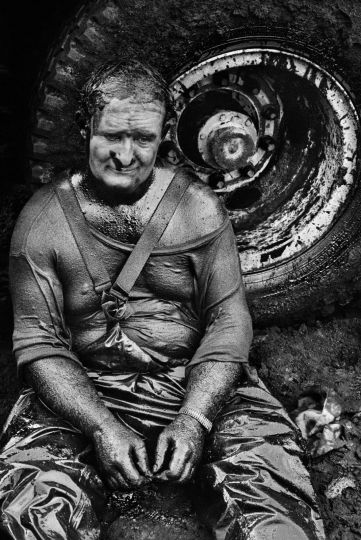 Sebastião Salgado, Gisement de pétrole du Grand Burhan, Koweit, 1991, Collection MEP, Paris © Sebastião Salgado