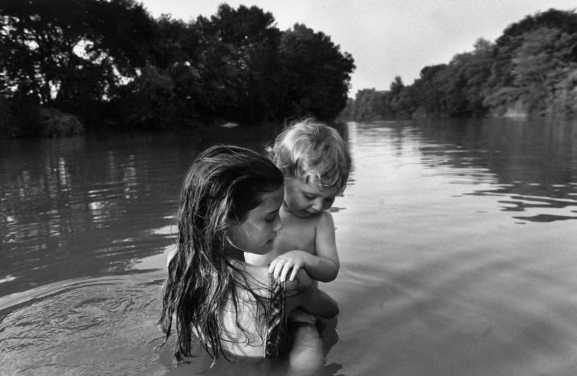 Isaac's First Swim, Lambton County, Ontario, Canada, 1996 © Larry Towell / courtesy MAGNUM Photos