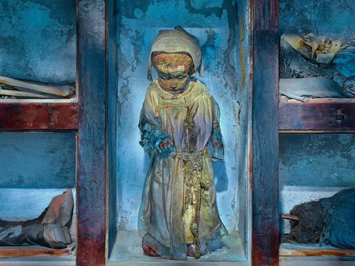 Matthew Rolston, Untitled (Child II), Palermo, 2013 © Matthew Rolston. All rights reserved - From the series Vanitas: The Palermo Portraits - Courtesy Fahey/Klein Gallery, Los Angeles