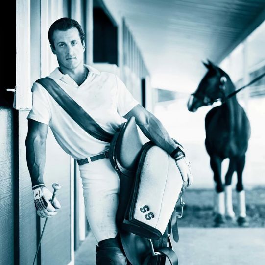 Matthew Rolston, Sylvester Stallone, Polo Pony, Los Angeles, 1989 © Matthew Rolston. All rights reserved. - From the series Hollywood Royale: Out of the School of Los Angeles - Courtesy Fahey/Klein Gallery, Los Angeles