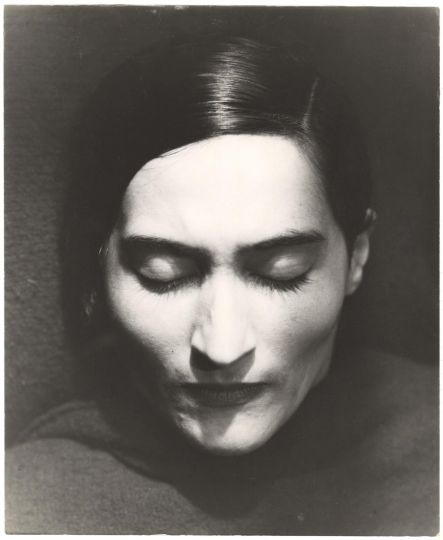 Erwin Blumenfeld, Hélène Vanel, Paris, 1936-37 - Courtesy Ettore Molinario Collection.
